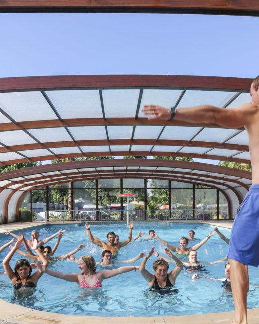Camping Californie Plage - The swimming pool area - Aquagym in the covered swimming pool