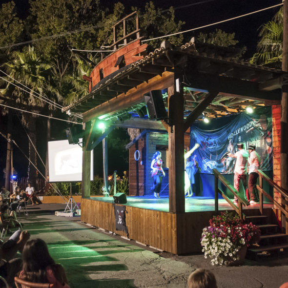 Camping Californie Plage - Les activités et animations - Spectacle en cœur de village