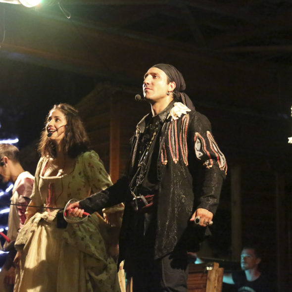 Camping Californie Plage - Les activités et animations - Spectacle dans le camping à la thématique pirate