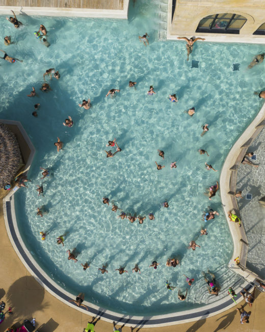 Camping Californie Plage - Les activités et animations - animation dans la piscine exterieure