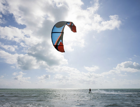 Camping Californie Plage - Les activités et animations - Kite surf en mer méditerranée