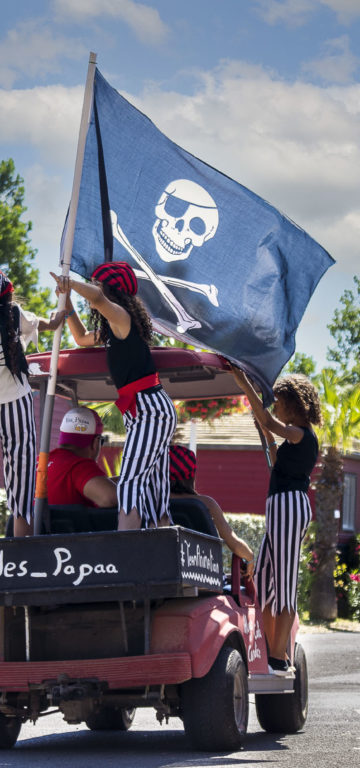 Camping Californie Plage - Kinder- en tienerclubs - Kinderen verkleed als piraten