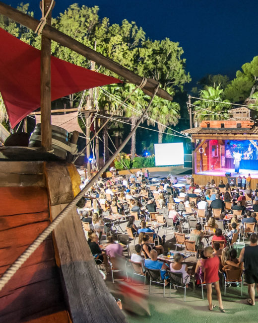 Camping Californie Plage - Kinderclub - Podium voor voorstellingen en animaties voor kinderen