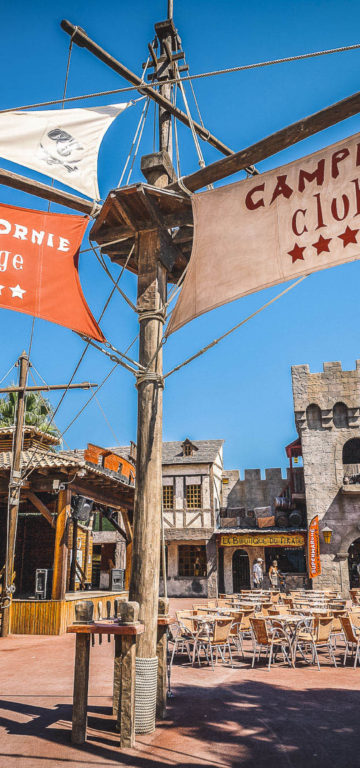 Campingplatz Californie Plage - Das Dorfzentrum - Hauptplatz des Campingplatzes mit Geschäften und Restaurants