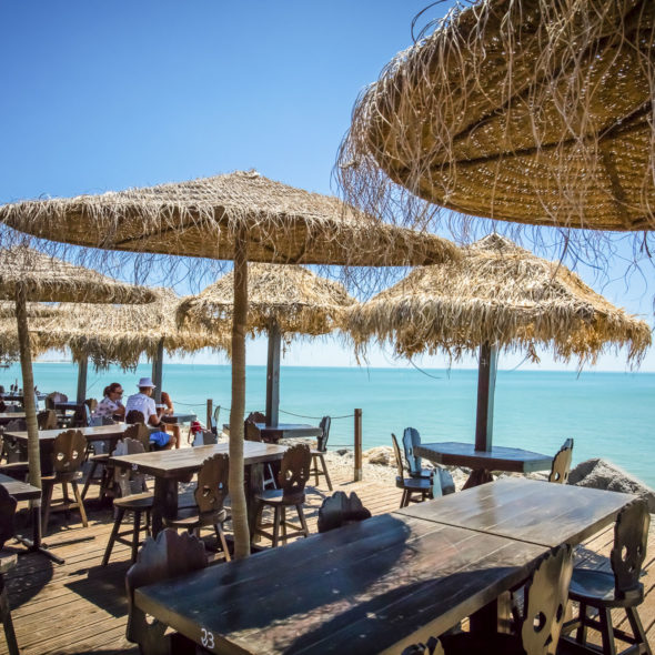 Campingplatz Californie Plage - Das Dorfzentrum - Die Bar „Le Beach\"