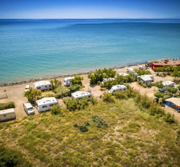 Camping Californie Plage - Le coeur de village - Emplacement 