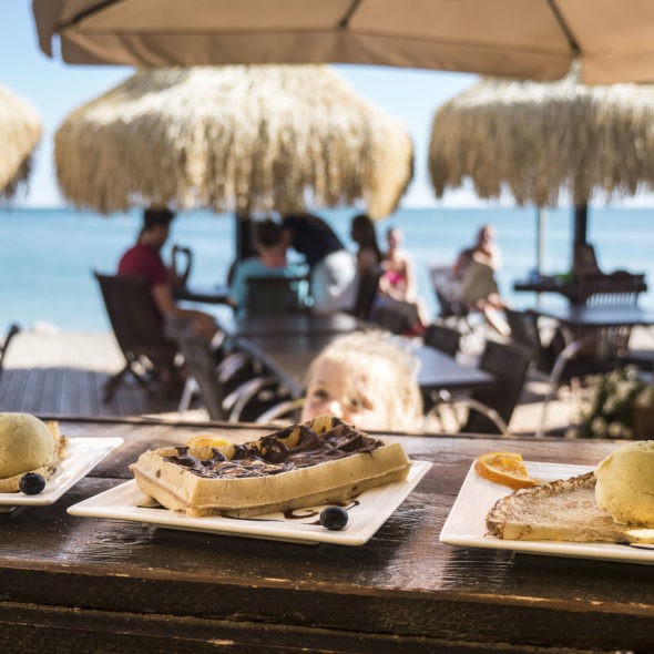 Camping Californie Plage - Catering - Crepes and waffles served at “The Beach\" restaurant