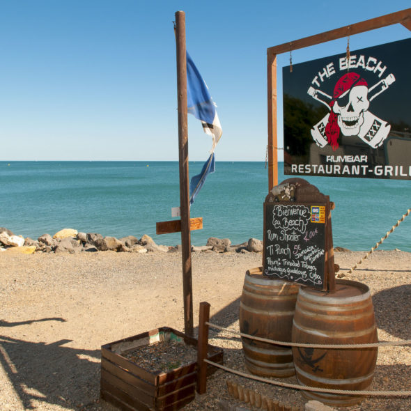 Camping Californie Plage - Catering - Entrance to “The Beach” bar by the sea