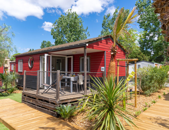 Camping Californie Plage - Hébergements - Mobil-home Cap\'tain Crochet 4 personnes - Vue extérieure de la location