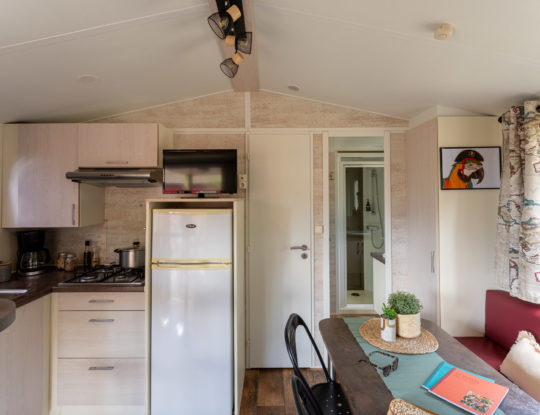 Camping Californie Plage - Accommodation - Cap\'tain Crochet mobile home for 4 persons - Fully equipped kitchen