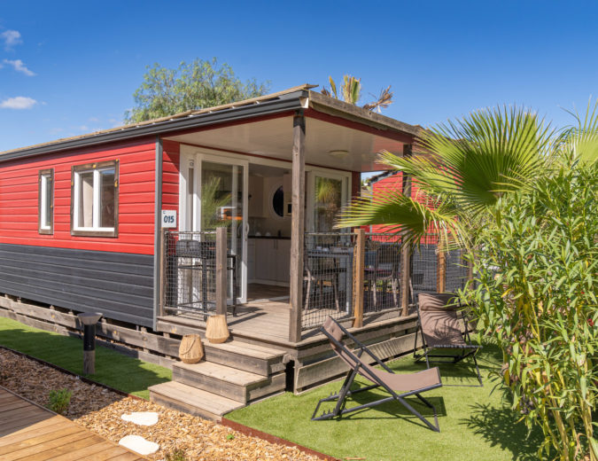 Camping Californie Plage - Hébergements - Mobil-home Cap\'tain Sparrow Premium - Vue extérieur de l\'hébergement