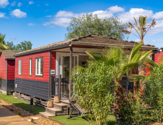 Camping Californie Plage - Accommodation - Cap\'tain Sparrow Premium mobile home - External view of the accommodation