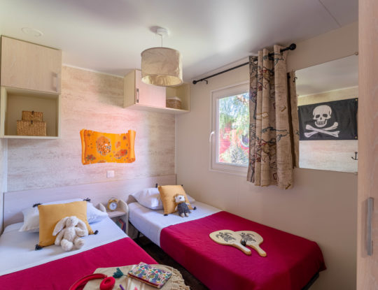 Camping Californie Plage - Accommodation - Cap\'tain Sparrow Premium mobile home - Bedroom with two single beds