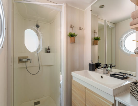 Camping Californie Plage - Accommodation - Cayo Coco mobile home for 4 persons - Bathroom with shower