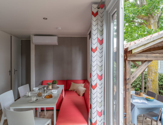 Camping Californie Plage - Accommodation - Curacao Prestige mobile home - Living/dining area