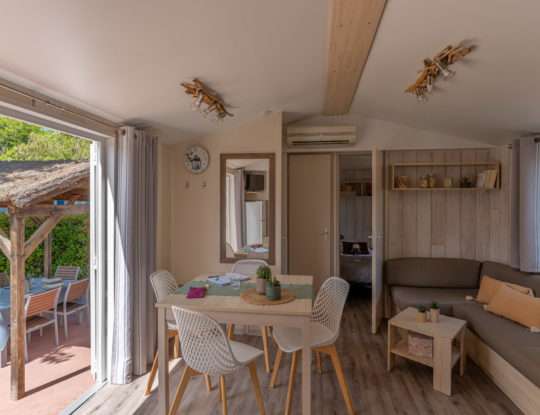 Camping Californie Plage - Accommodation - Maho Prestige mobile home - Living/dining area