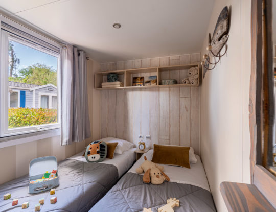 Camping Californie Plage - Accommodation - Maho Prestige mobile home - Bedroom with two single beds