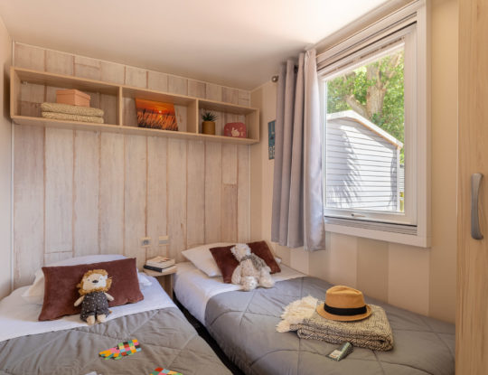 Camping Californie Plage - Accommodation - Maho Prestige mobile home - Bedroom with two single beds