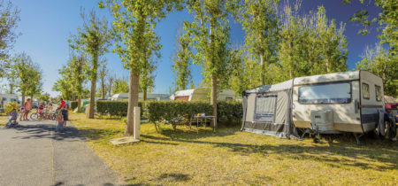 Camping Californie Plage - Hébergements - Emplacement Premium de 95 m² pour caravanes et tentes