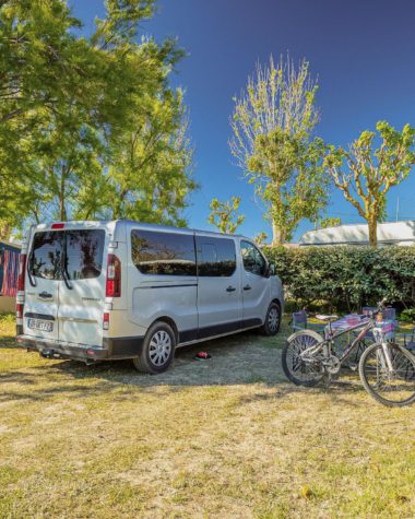Camping Californie Plage - Hébergements - Emplacement Premium pour caravanes