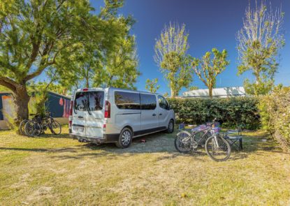 Camping Californie Plage - Hébergements - Emplacement Premium pour caravanes