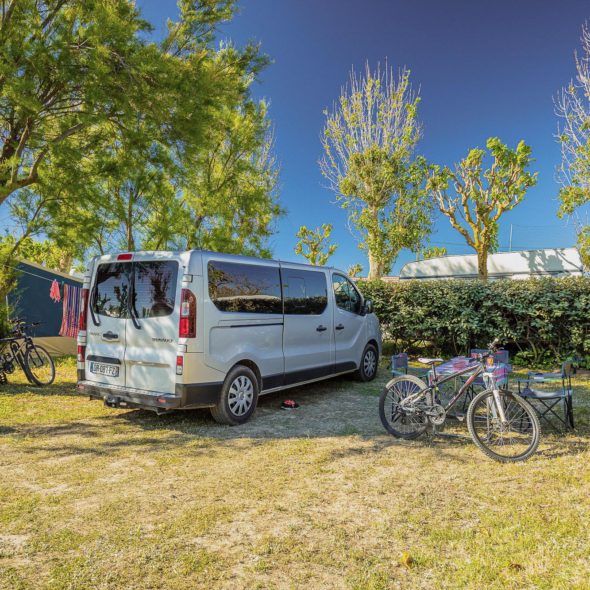 Camping Californie Plage - Hébergements - Emplacement Premium pour caravanes