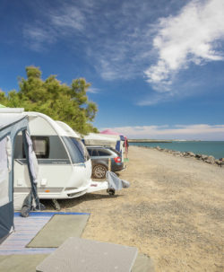 Camping Californie Plage - Hébergements - Emplacement vue mer - Emplacement en bord de mer
