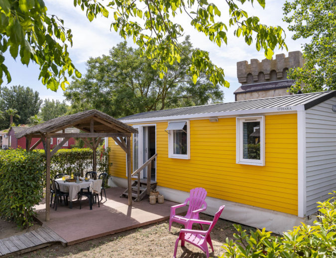 Camping Californie Plage - Hébergements - Mobil-home Bornéo Supérieur - Terrasse de l\'hébergement
