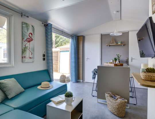 Camping Californie Plage - Accommodation - Caïcos Premium mobile home - Living/dining area