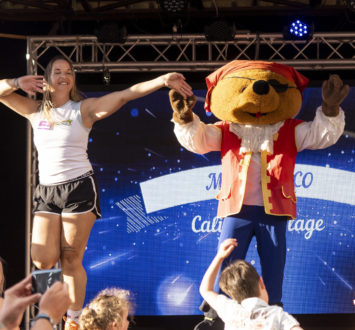 Camping Californie Plage - Animations pour les enfants avec la mascotte du club enfant