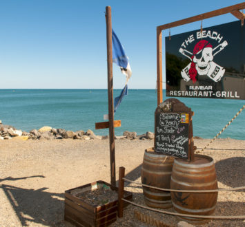 Camping Californie Plage - La plage - Bar \"Le Beach\" en bord de mer