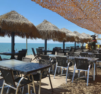 Camping Californie Plage - La plage - Vue de la terrasse du restaurant \"Le Beach \"