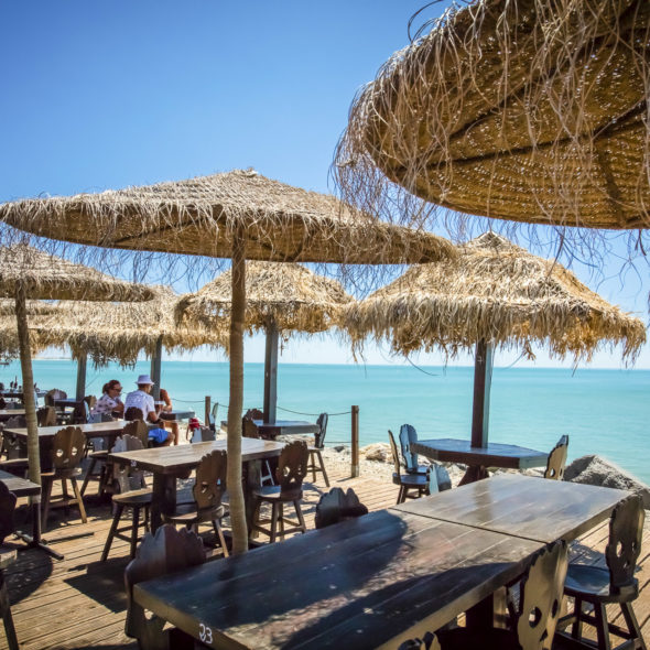 Camping Californie Plage - La plage - Bar \"Le beach\" face à la mer