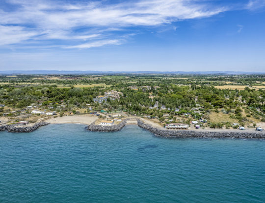 Camping Californie Plage - Galerie photo - Vue aérienne des plages et du bar \"Le Beach\"
