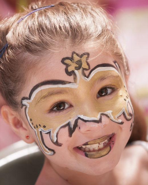 Camping Californie Plage - Galerie photo - Activité maquillage au club enfants