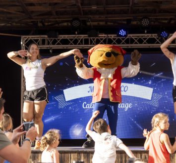 Camping Californie Plage - Galerie photo - SSpectacle pour les enfants avec la mascotte diu camping Pira
