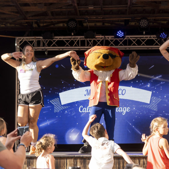 Camping Californie Plage - Galerie photo - SSpectacle pour les enfants avec la mascotte diu camping Pira