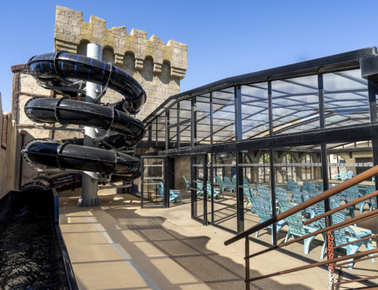 Camping Californie Plage - Photo gallery - View of the slide and the covered swimming pool