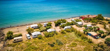 Camping Californie Plage - Emplacements - Vue aérienne des emplacements situés en bord de mer