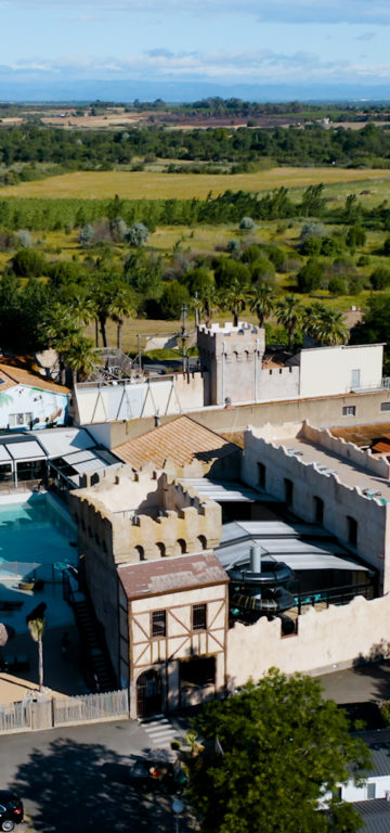 Camping Californie Plage - Cœur de village et vue de l\'espace aquatique